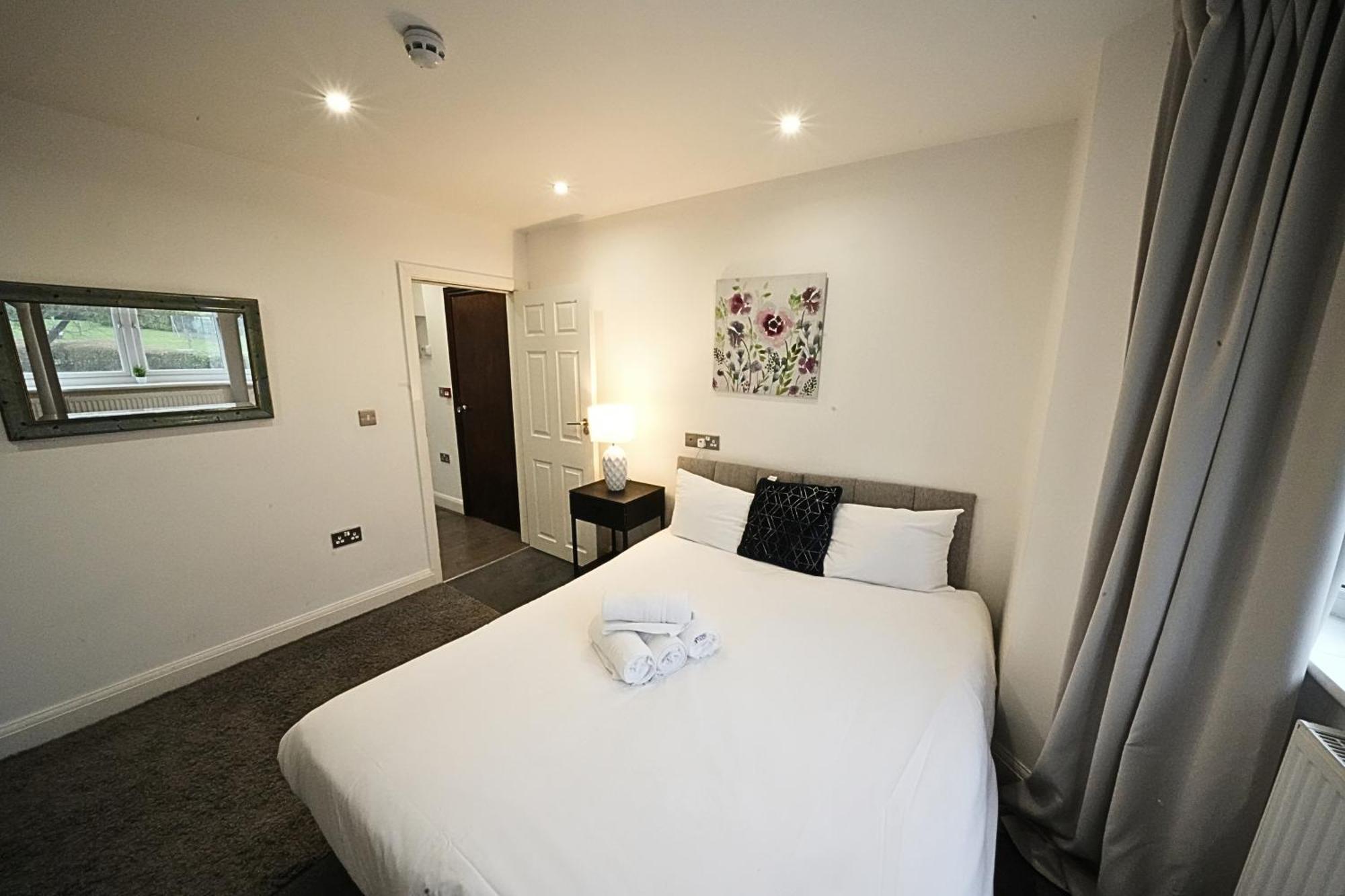 Apartment Hatton Heathrow Airport- Free Parking-free Underground To And From Heathrow Airport Hatton Cross Picture-see Fast Hatton Cross To 30min London