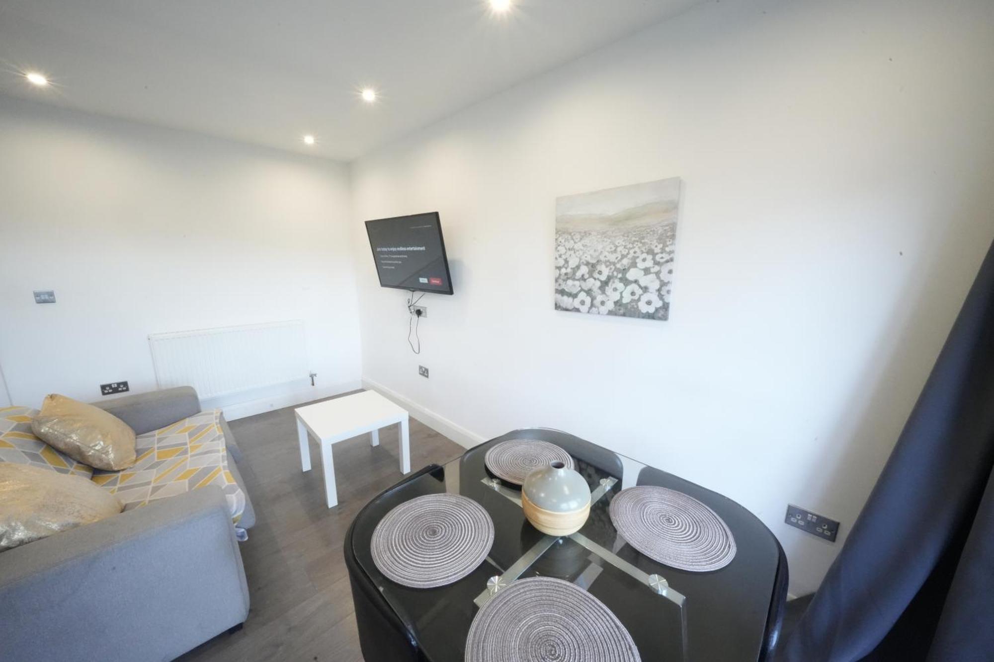 Hatton Heathrow Airport- Free Parking-free Underground To And From Heathrow Airport Hatton Cross Picture-see Fast Hatton Cross To 30min Appartamento