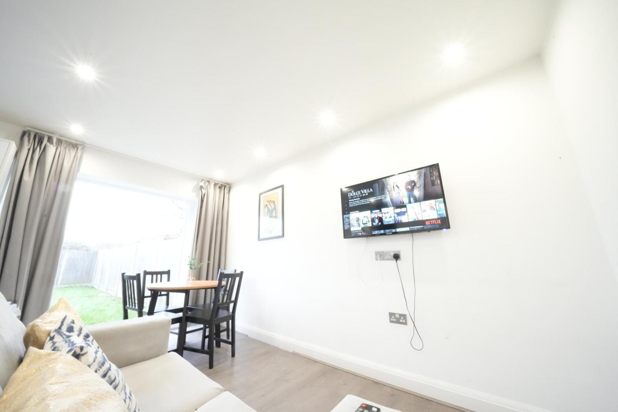 Hatton Heathrow Airport- Free Parking-free Underground To And From Heathrow Airport Hatton Cross Picture-see Fast Hatton Cross To 30min Appartamento